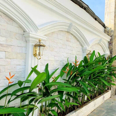 Milky white peeled stone skirting wall