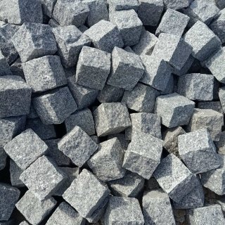 JAPANESE COBBLES  White granite
