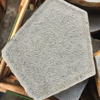 Steppingstone - Bush hammered - Grey basalt steppingstone